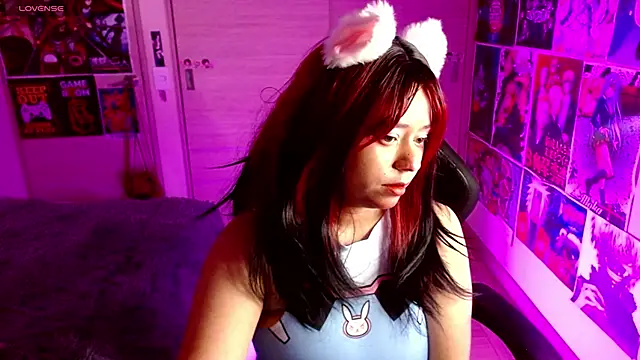 Snapshot of Emmachan19 chatting on 11-24-25, 06:57 Emmachan19 online show from 11-24-25, 06:57