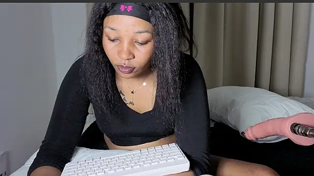 Snapshot of sexycabdy chatting on 11-10-25, 11:04 sexycabdy online show from 11-10-25, 11:04