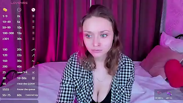 Snapshot of Linda_Bryant chatting on 12-26-24, 07:35 Linda Bryant online show from 12-26-24, 07:35