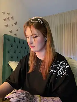  Chlo  e online show from 02-15-25, 09:59