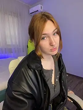  Chlo  e online show from 10-02-25, 11:28