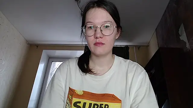 Snapshot of MiriamOr chatting on 01-27-25, 07:35 MiriamOr online show from 01-27-25, 07:35