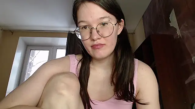 Snapshot of MiriamOr chatting on 02-06-25, 10:15 MiriamOr online show from 02-06-25, 10:15