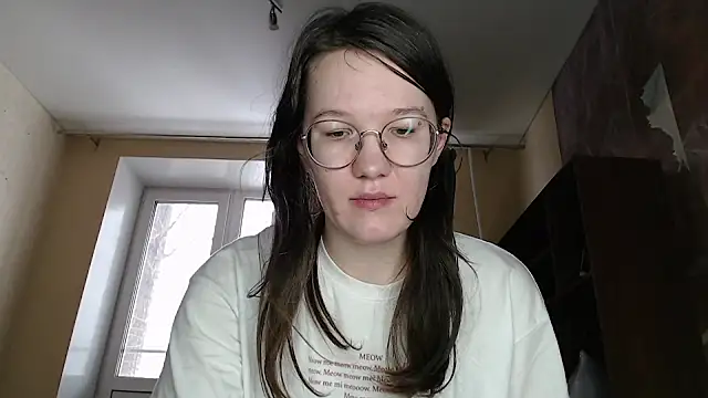 Snapshot of MiriamOr chatting on 02-12-25, 08:06 MiriamOr online show from 02-12-25, 08:06