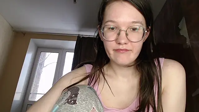 Snapshot of MiriamOr chatting on 02-14-25, 10:28 MiriamOr online show from 02-14-25, 10:28