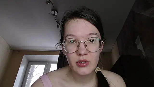 Snapshot of MiriamOr chatting on 02-15-25, 07:16 MiriamOr online show from 02-15-25, 07:16