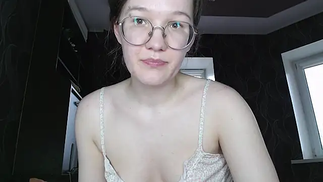 Snapshot of MiriamOr chatting on 03-16-25, 10:55 MiriamOr online show from 03-16-25, 10:55