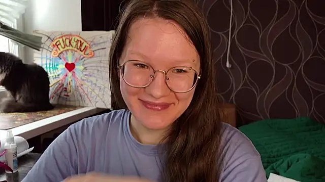 Snapshot of MiriamOr chatting on 10-10-25, 08:02 MiriamOr online show from 10-10-25, 08:02