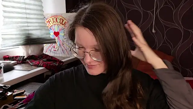 Snapshot of MiriamOr chatting on 10-13-25, 08:03 MiriamOr online show from 10-13-25, 08:03