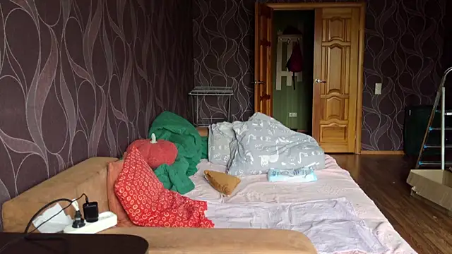 Snapshot of MiriamOr chatting on 10-27-25, 08:07 MiriamOr online show from 10-27-25, 08:07