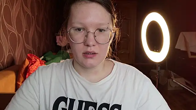 Snapshot of MiriamOr chatting on 10-30-25, 07:54 MiriamOr online show from 10-30-25, 07:54