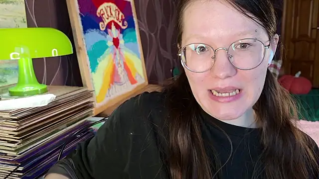 Snapshot of MiriamOr chatting on 01-11-26, 08:41 MiriamOr online show from 01-11-26, 08:41