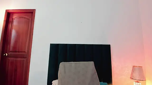 Snapshot of Nina_Cavaali chatting on 01-10-25, 06:06 Nina Cavaali online show from 01-10-25, 06:06