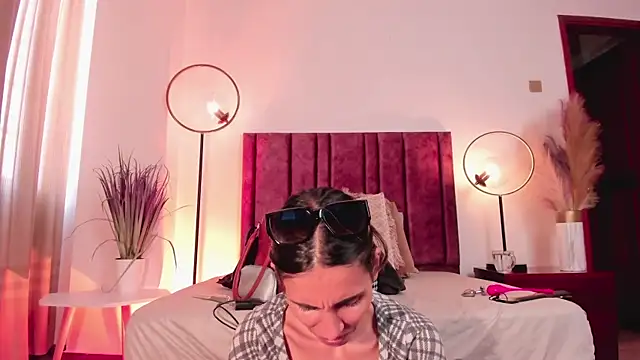 Snapshot of Nina_Cavaali chatting on 01-18-25, 06:10 Nina Cavaali online show from 01-18-25, 06:10