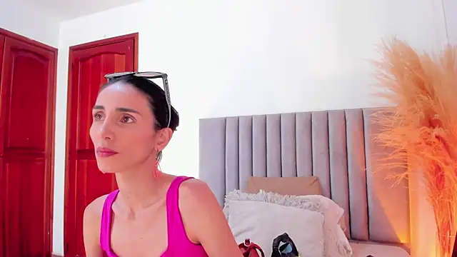 Snapshot of Nina_Cavaali chatting on 01-21-25, 06:12 Nina Cavaali online show from 01-21-25, 06:12