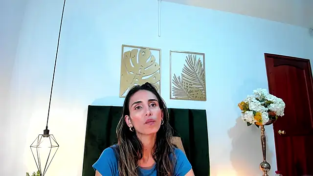 Snapshot of Nina_Cavaali chatting on 02-08-25, 06:01 Nina Cavaali online show from 02-08-25, 06:01