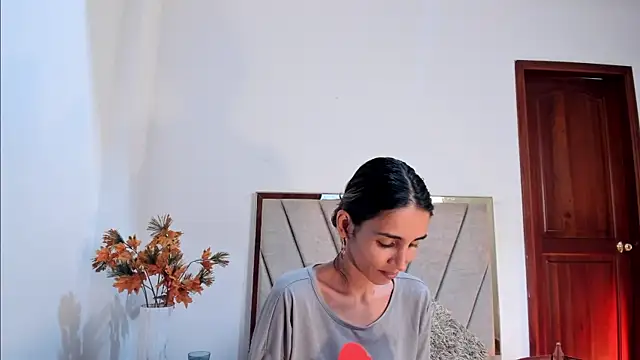 Snapshot of Nina_Cavaali chatting on 03-04-25, 06:18 Nina Cavaali online show from 03-04-25, 06:18