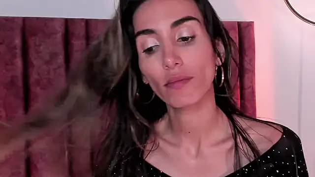 Snapshot of Nina_Cavaali chatting on 03-10-25, 08:45 Nina Cavaali online show from 03-10-25, 08:45