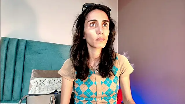 Snapshot of Nina_Cavaali chatting on 10-28-25, 06:10 Nina Cavaali online show from 10-28-25, 06:10