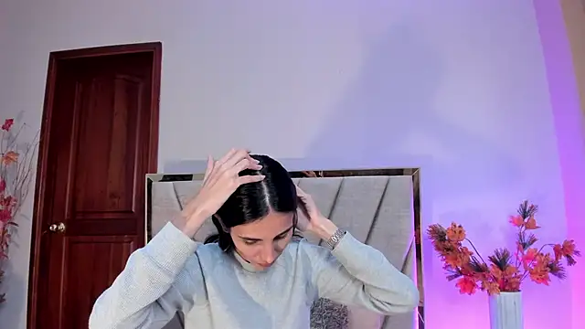 Snapshot of Nina_Cavaali chatting on 11-13-25, 06:18 Nina Cavaali online show from 11-13-25, 06:18