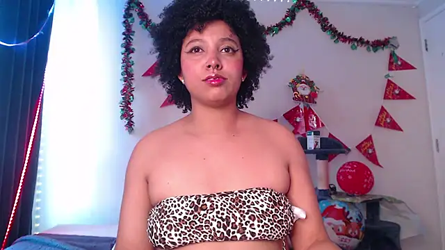 Snapshot of michell_bling1 chatting on 12-29-24, 01:06 michell bling1 online show from 12-29-24, 01:06