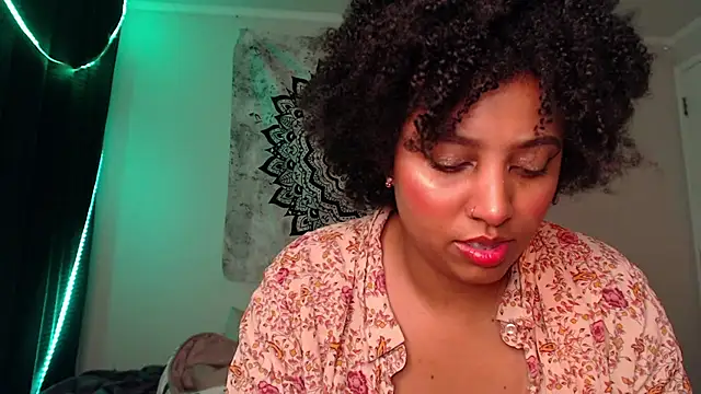 Snapshot of michell_bling1 chatting on 01-10-25, 03:39 michell bling1 online show from 01-10-25, 03:39