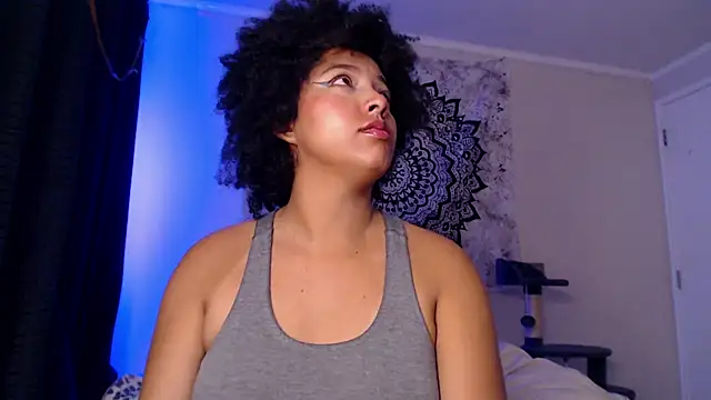 Snapshot of michell_bling1 chatting on 02-08-25, 06:33 michell bling1 online show from 02-08-25, 06:33