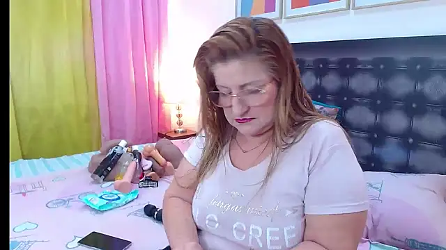Snapshot of sandra_20 chatting on 05-21-26, 10:44 sandra 20 online show from 05-21-26, 10:44