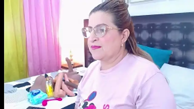 Snapshot of sandra_20 chatting on 05-30-26, 11:07 sandra 20 online show from 05-30-26, 11:07