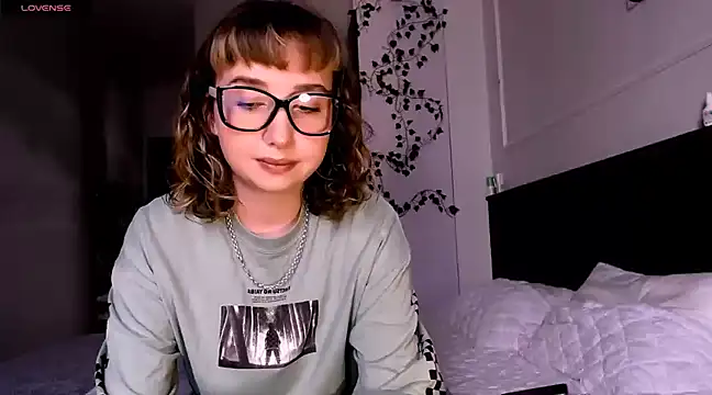 Cosmo Riri online show from 12-22-24, 07:00