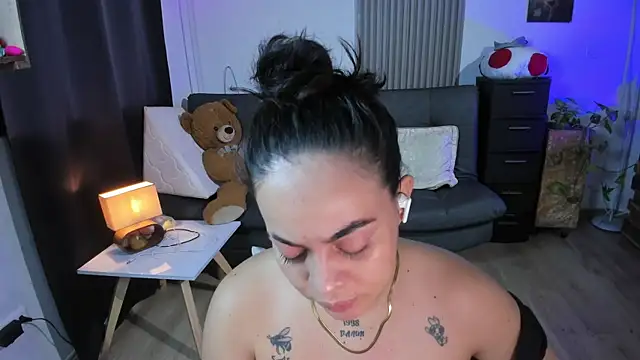 Cuttiealice online show from 03-05-25, 02:03