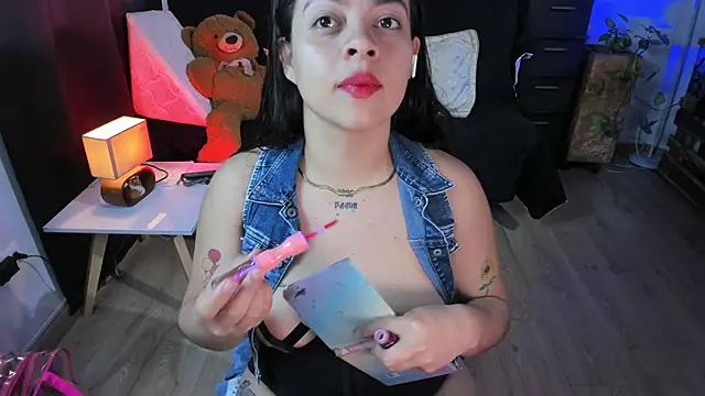 Cuttiealice online show from 03-11-25, 05:35