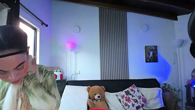 Cuttiealice online show from 03-22-25, 10:26