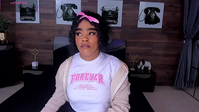 Briana Wells  online show from 07-04-26, 12:33
