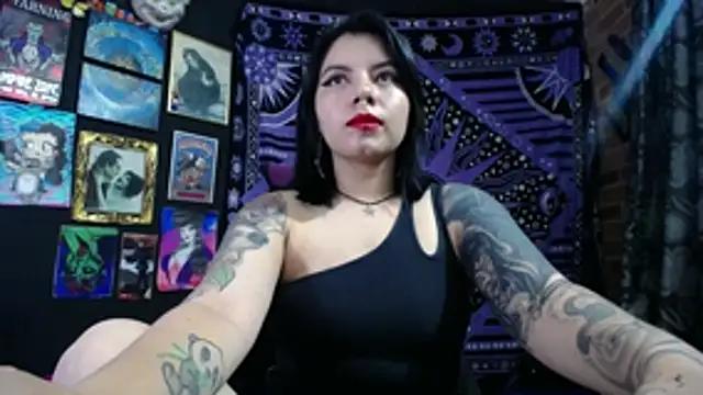 Yourmadame P online show from 10-22-25, 12:22