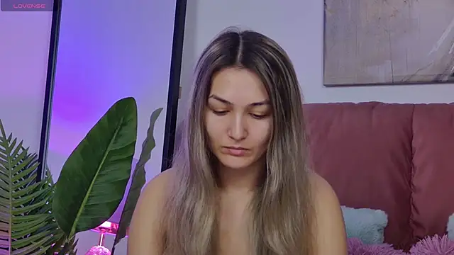 Snapshot of NicolLopeze chatting on 11-17-25, 06:52 NicolLopeze online show from 11-17-25, 06:52