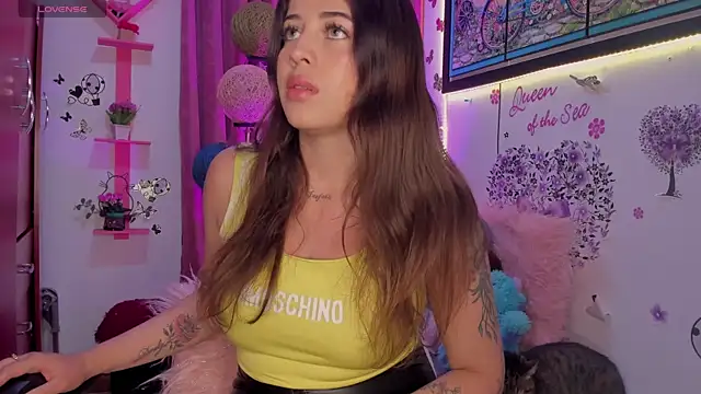 Snapshot of zoe_kittylove chatting on 12-18-24, 04:20 zoe kittylove online show from 12-18-24, 04:20