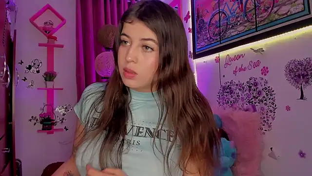 Snapshot of zoe_kittylove chatting on 12-19-24, 02:34 zoe kittylove online show from 12-19-24, 02:34