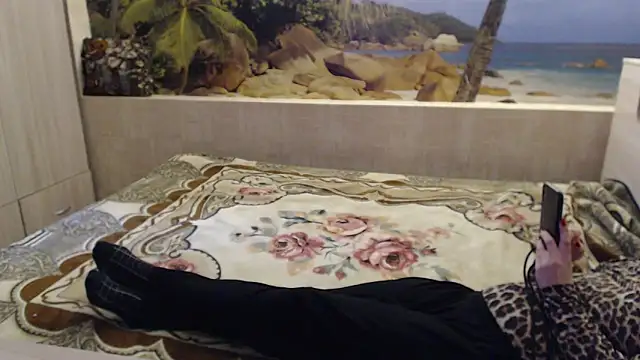 Snapshot of Aphelandra chatting on 03-18-25, 01:09 Aphelandra online show from 03-18-25, 01:09