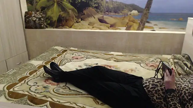 Snapshot of Aphelandra chatting on 03-18-25, 04:15 Aphelandra online show from 03-18-25, 04:15