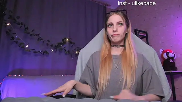 Snapshot of Anna_Fink chatting on 03-21-25, 08:50 Anna Fink online show from 03-21-25, 08:50