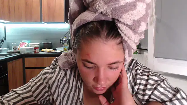 Snapshot of delightful_sofi chatting on 09-19-25, 06:52 delightful sofi online show from 09-19-25, 06:52