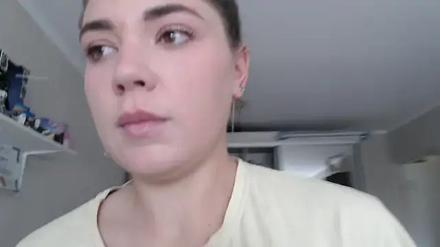 Snapshot of delightful_sofi chatting on 10-22-25, 10:48 delightful sofi online show from 10-22-25, 10:48