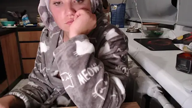 Snapshot of delightful_sofi chatting on 10-30-25, 06:41 delightful sofi online show from 10-30-25, 06:41