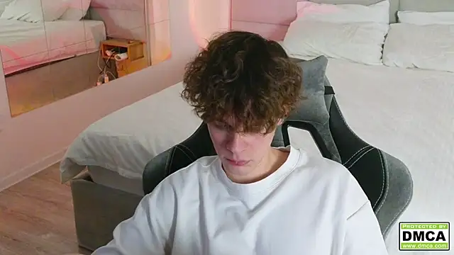 cute thomas online show from 12-16-24, 03:08