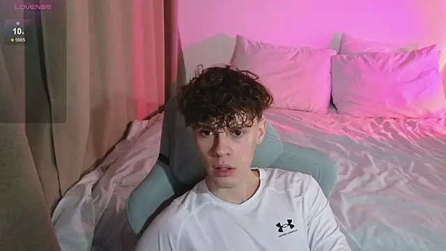 Snapshot of cute_thomas chatting on 03-25-26, 05:52 cute thomas online show from 03-25-26, 05:52
