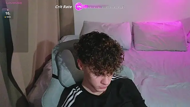 Snapshot of cute_thomas chatting on 04-07-26, 05:46 cute thomas online show from 04-07-26, 05:46