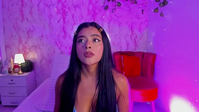 SophiieWilson  online show from 05-06-26, 02:08