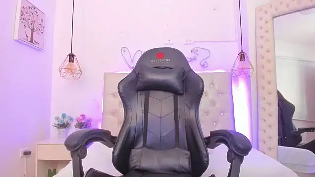 Snapshot of xiomara__cortes chatting on 01-28-25, 10:23 xiomara cortes online show from 01-28-25, 10:23