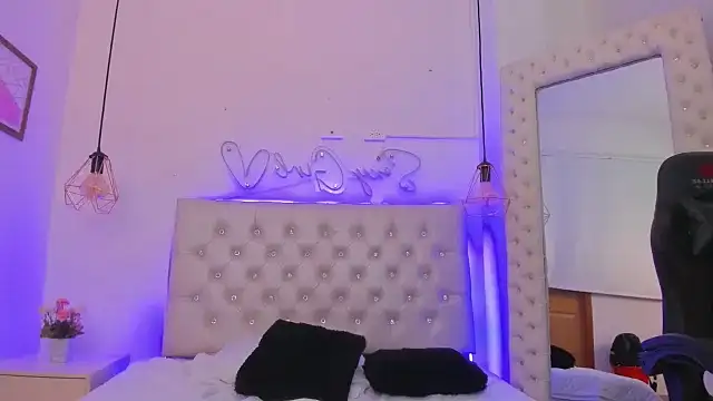 Snapshot of xiomara__cortes chatting on 03-20-25, 01:13 xiomara cortes online show from 03-20-25, 01:13